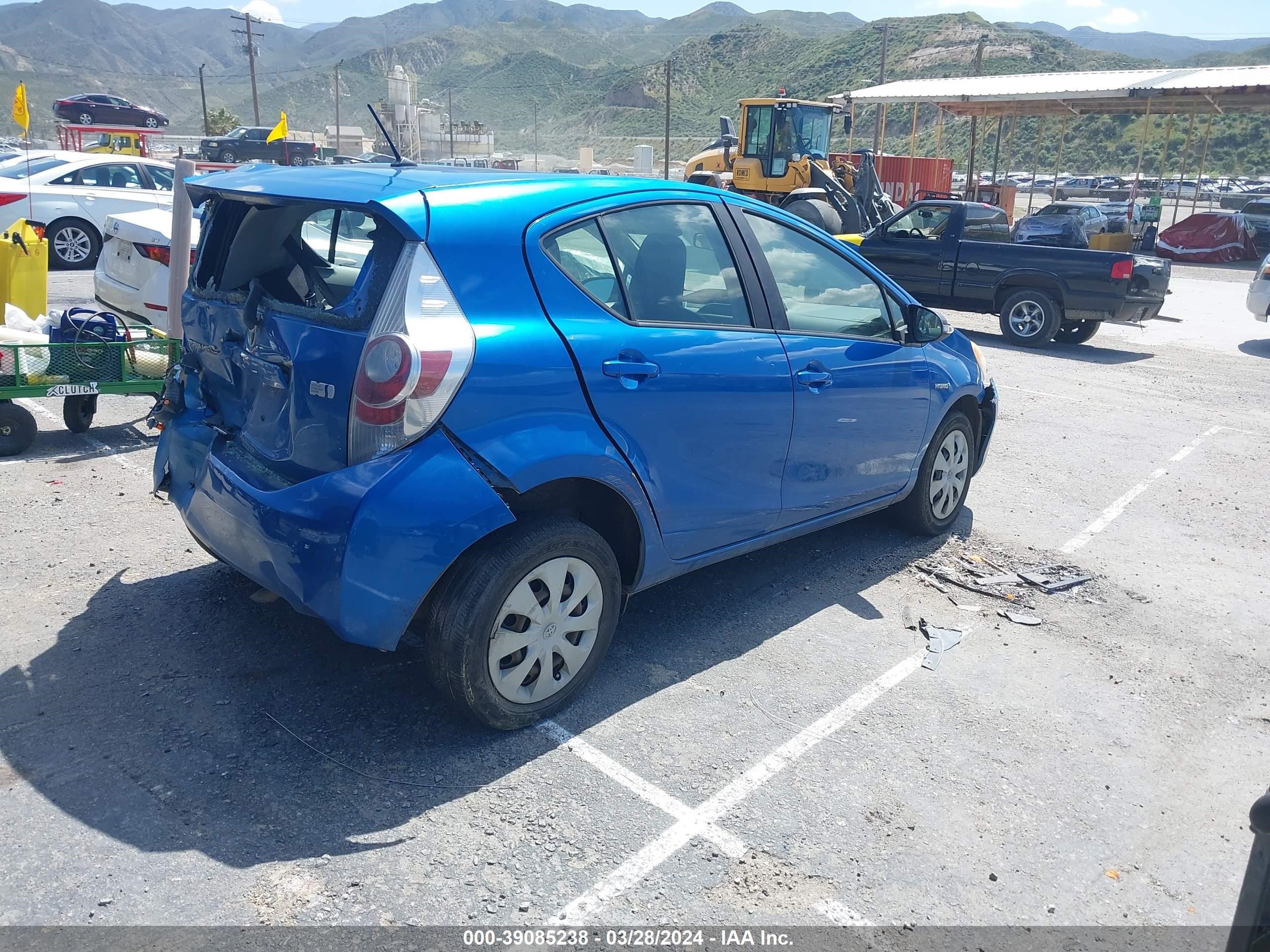 Photo 3 VIN: JTDKDTB39D1047341 - TOYOTA PRIUS C 