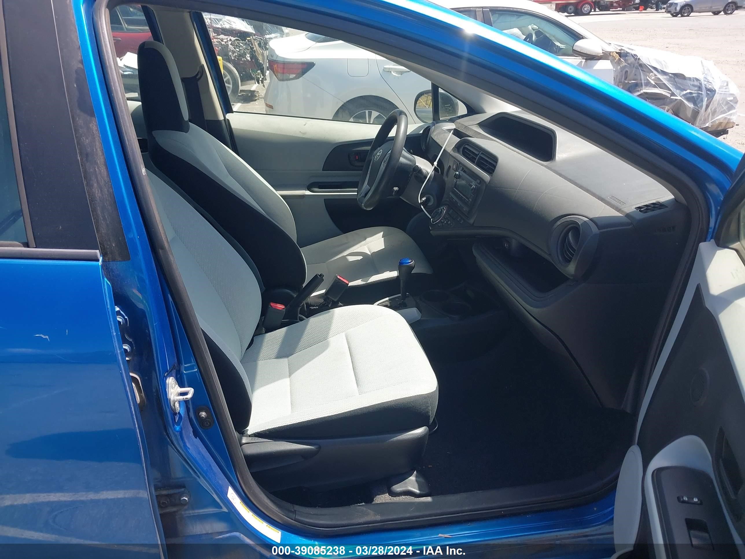 Photo 4 VIN: JTDKDTB39D1047341 - TOYOTA PRIUS C 