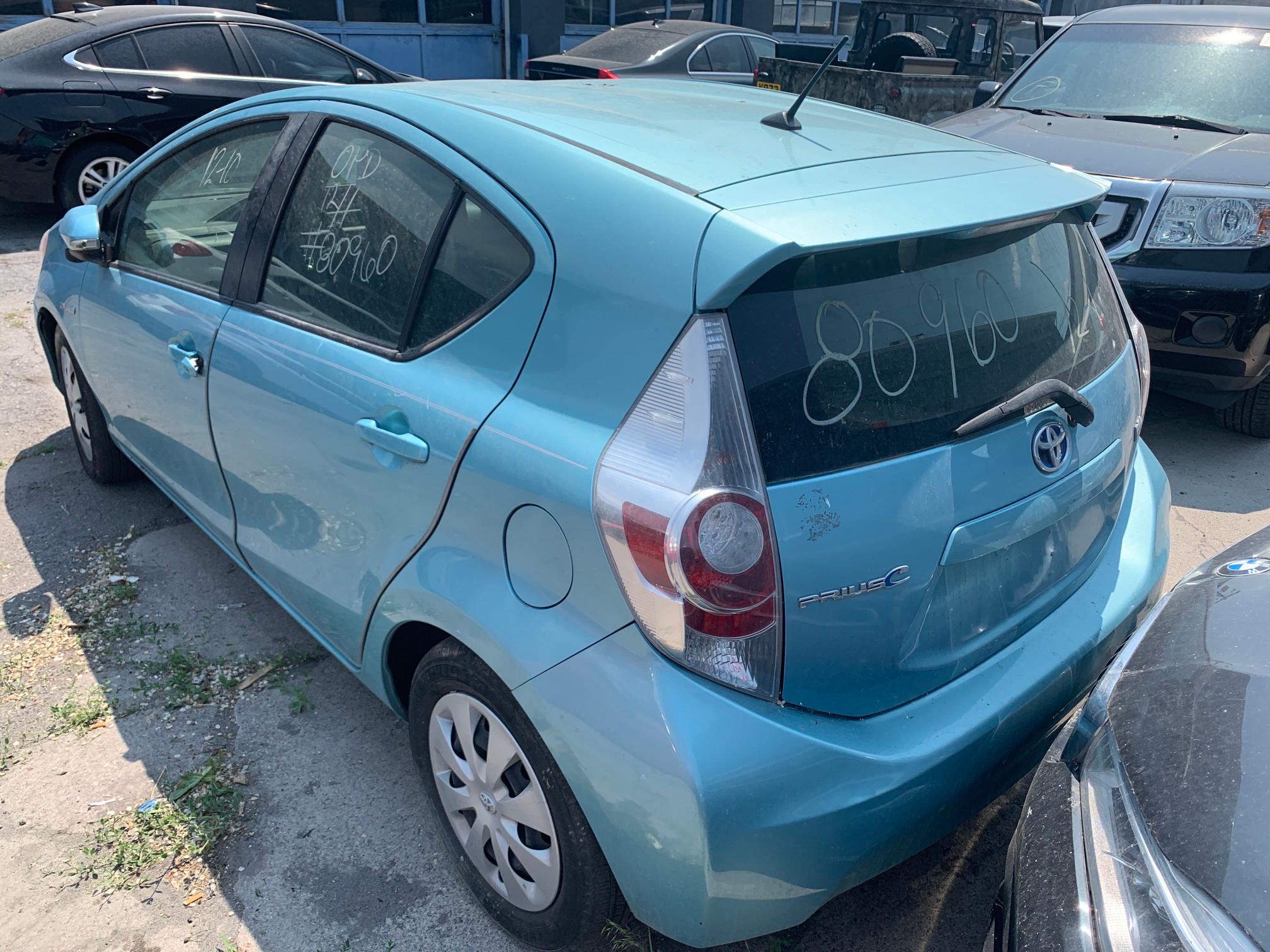 Photo 2 VIN: JTDKDTB39D1047887 - TOYOTA PRIUS C 