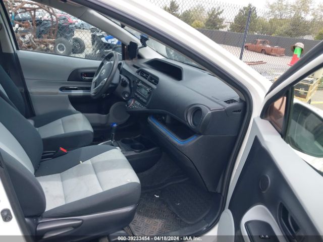 Photo 4 VIN: JTDKDTB39D1543627 - TOYOTA PRIUS C 