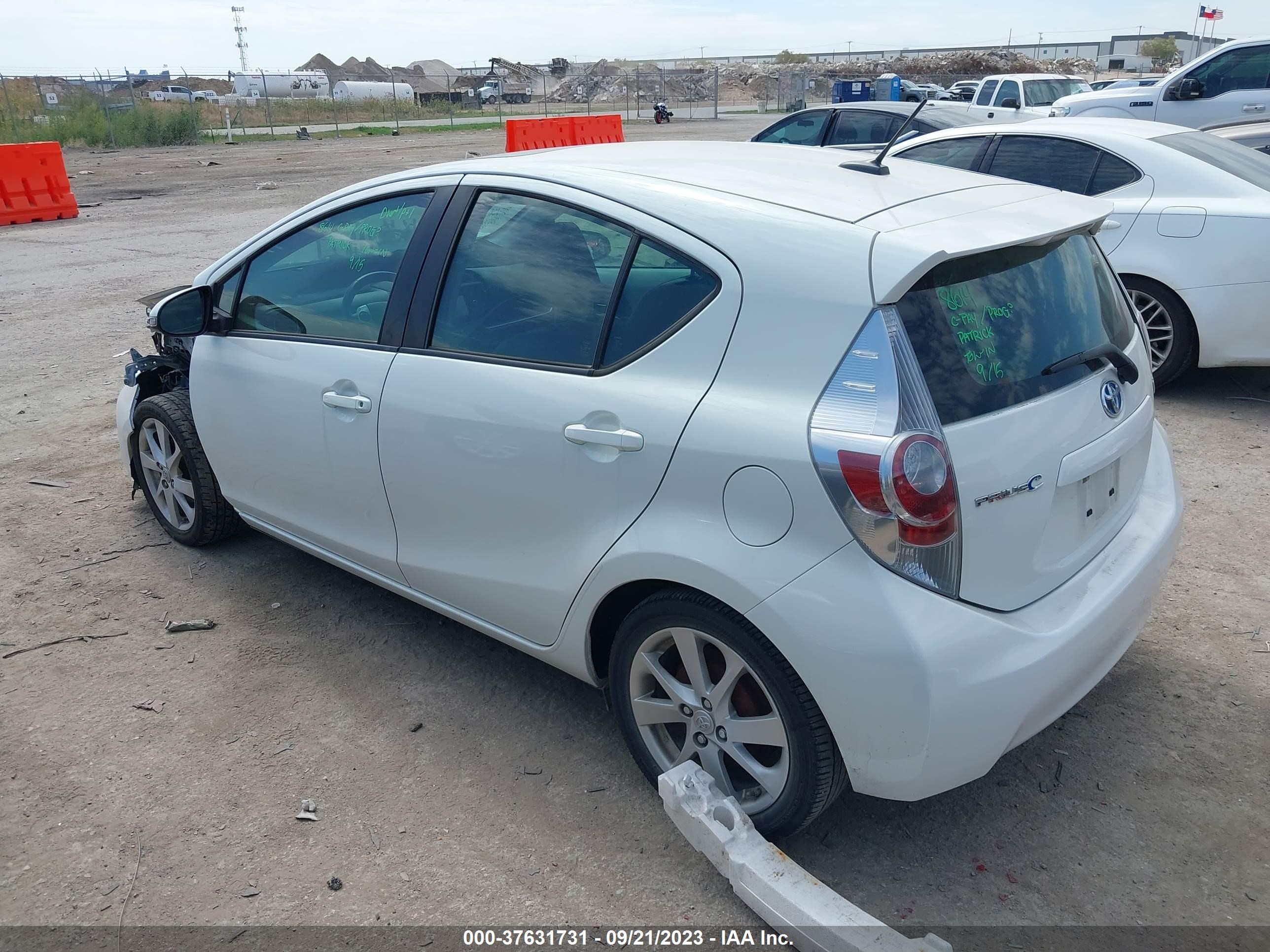 Photo 2 VIN: JTDKDTB39E1079482 - TOYOTA PRIUS C 