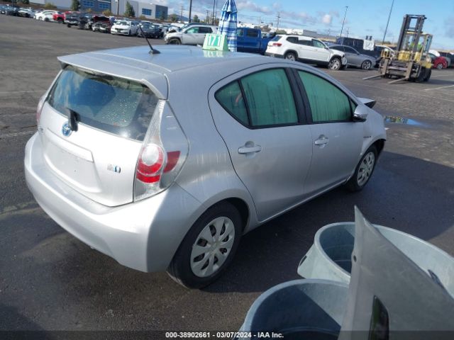 Photo 3 VIN: JTDKDTB39E1558968 - TOYOTA PRIUS C 