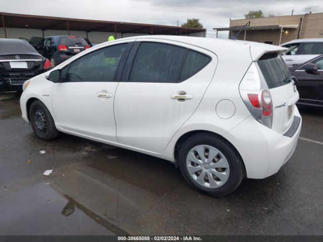 Photo 2 VIN: JTDKDTB39E1561420 - TOYOTA PRIUS C 