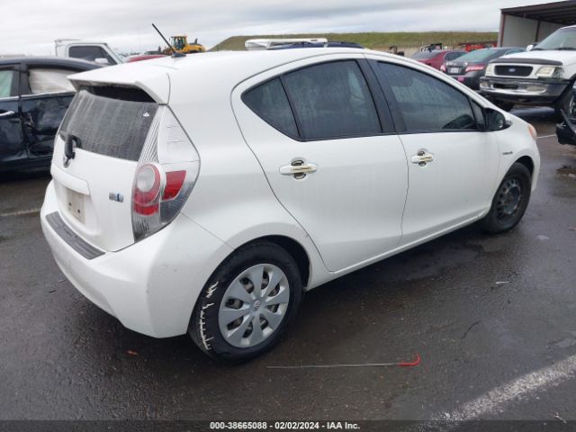 Photo 3 VIN: JTDKDTB39E1561420 - TOYOTA PRIUS C 