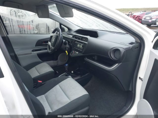 Photo 4 VIN: JTDKDTB39E1561420 - TOYOTA PRIUS C 