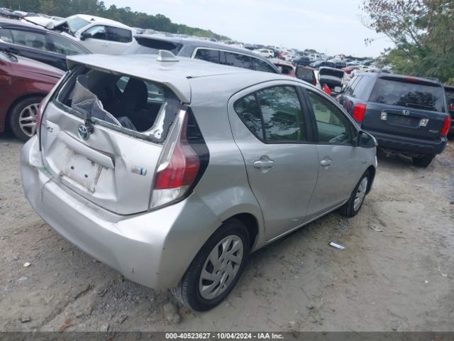 Photo 3 VIN: JTDKDTB39F1087891 - TOYOTA PRIUS C 