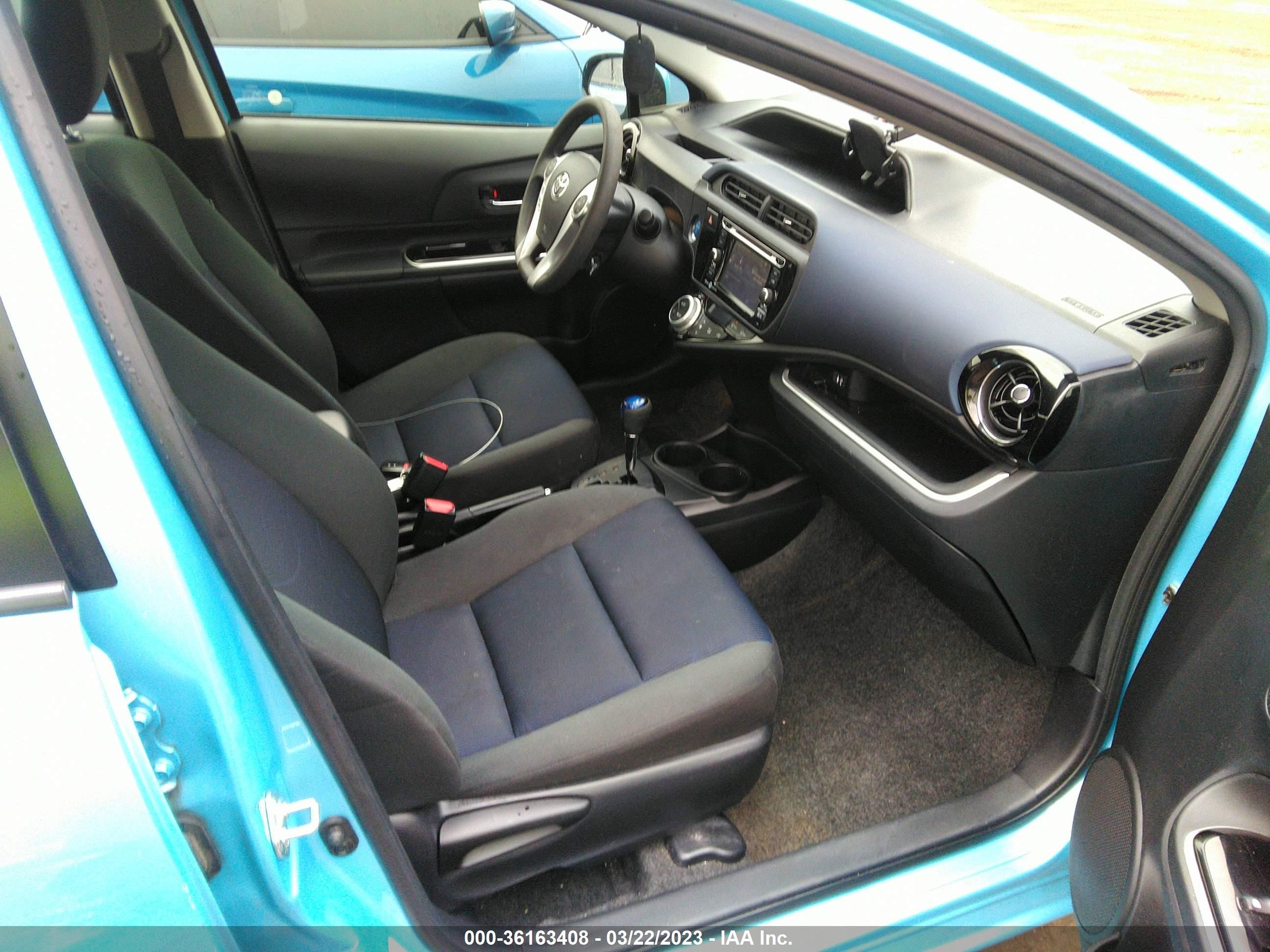 Photo 4 VIN: JTDKDTB39F1092928 - TOYOTA PRIUS C 