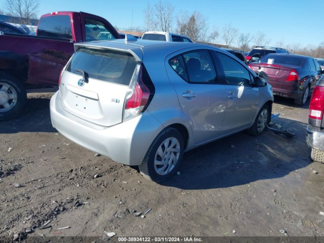 Photo 3 VIN: JTDKDTB39F1113308 - TOYOTA PRIUS C 