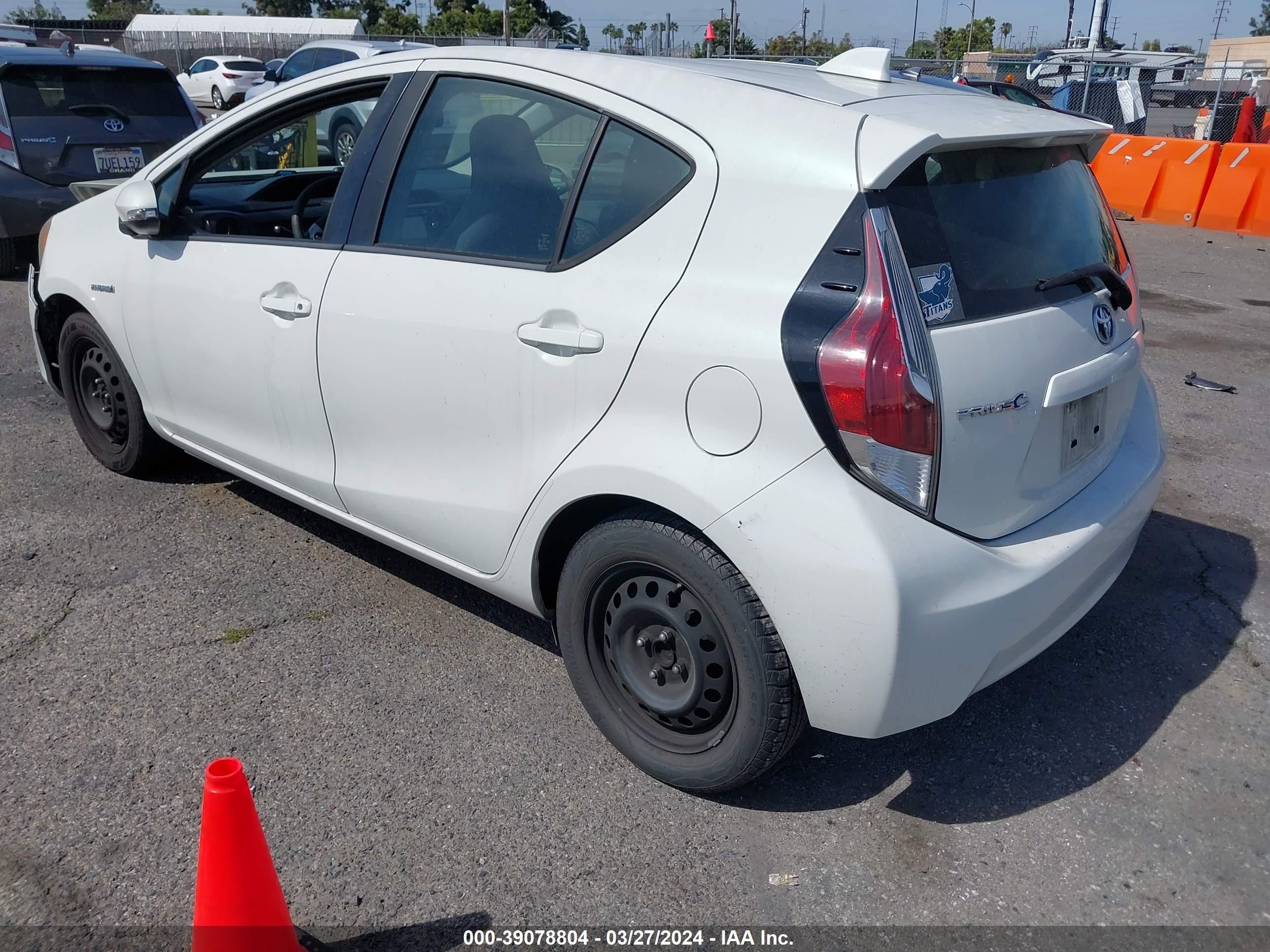 Photo 2 VIN: JTDKDTB39F1587324 - TOYOTA PRIUS C 