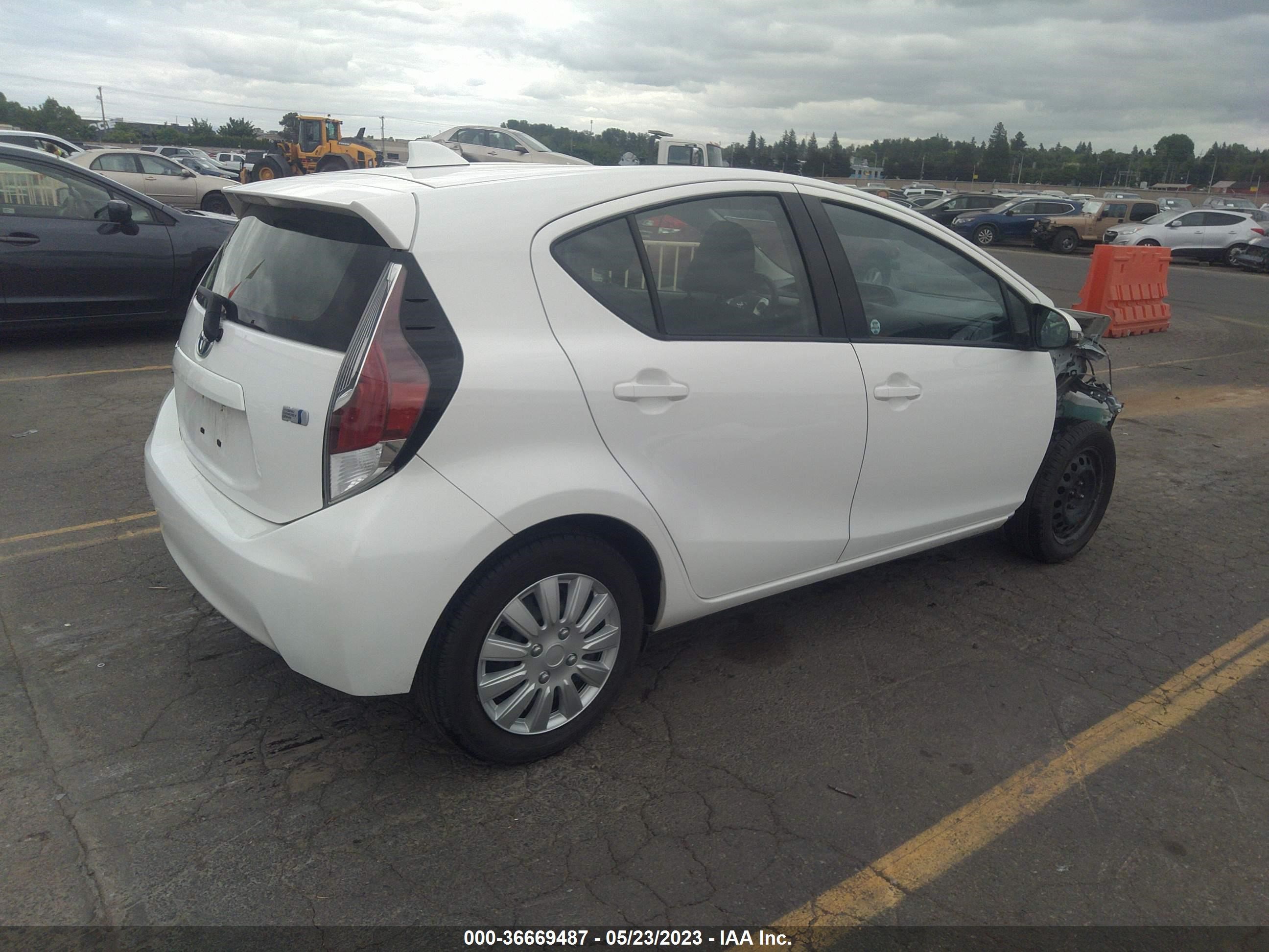 Photo 3 VIN: JTDKDTB39G1118543 - TOYOTA PRIUS C 