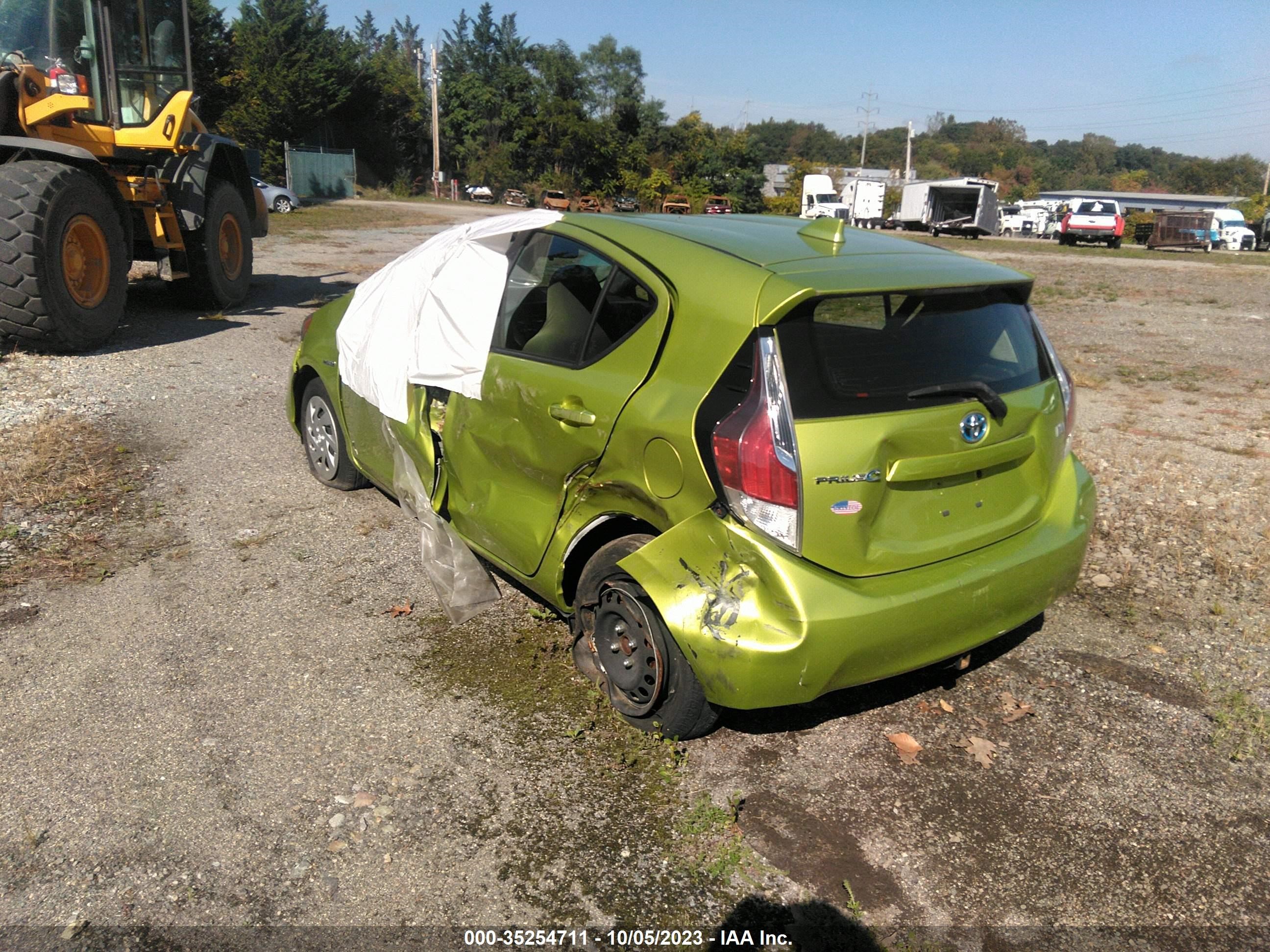 Photo 2 VIN: JTDKDTB39G1123306 - TOYOTA PRIUS C 