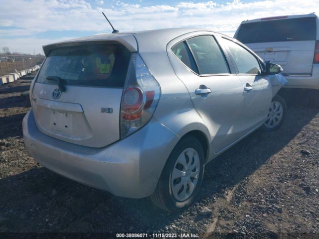 Photo 3 VIN: JTDKDTB3XC1505662 - TOYOTA PRIUS C 