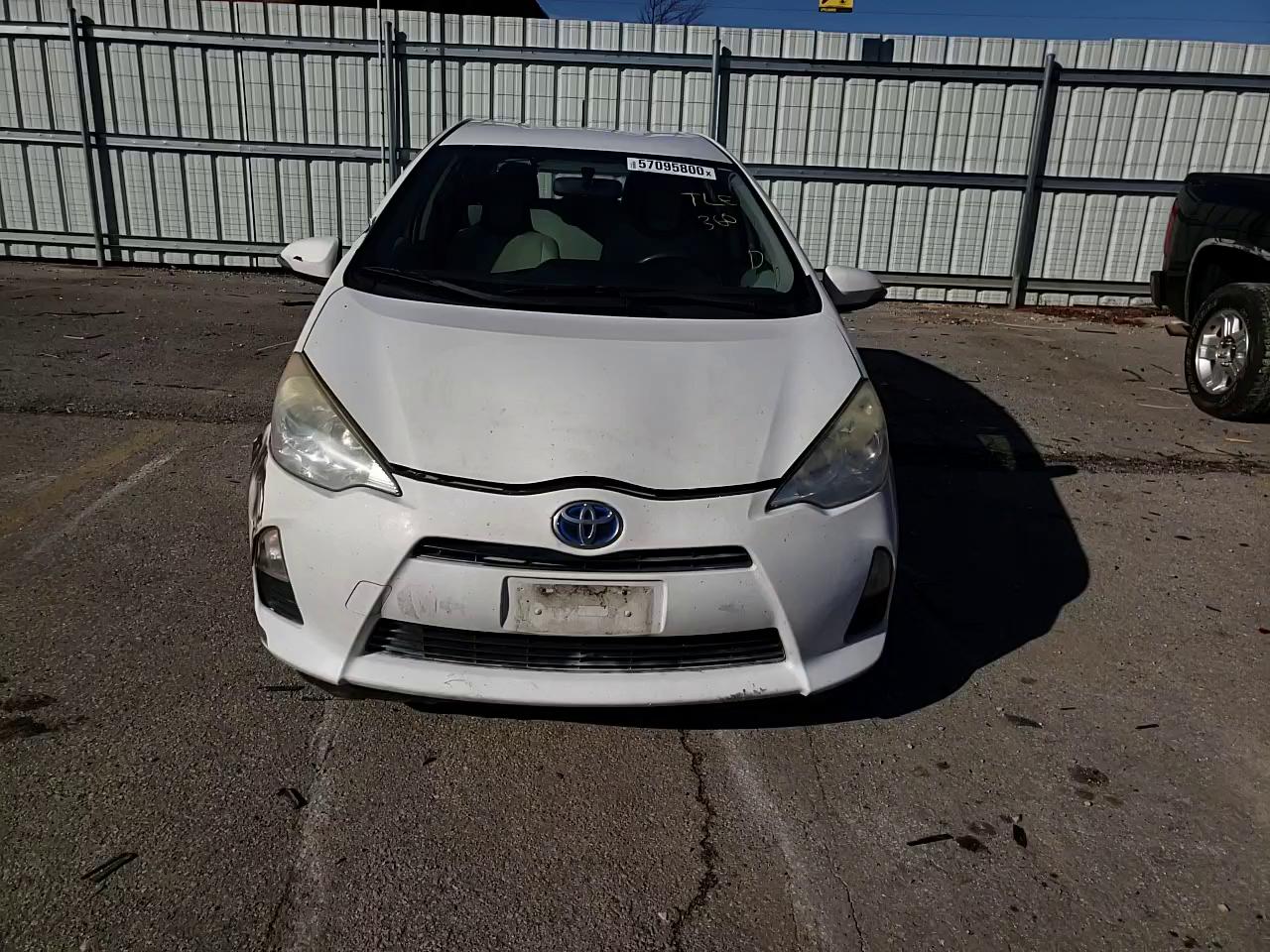 Photo 10 VIN: JTDKDTB3XC1505788 - TOYOTA PRIUS C 