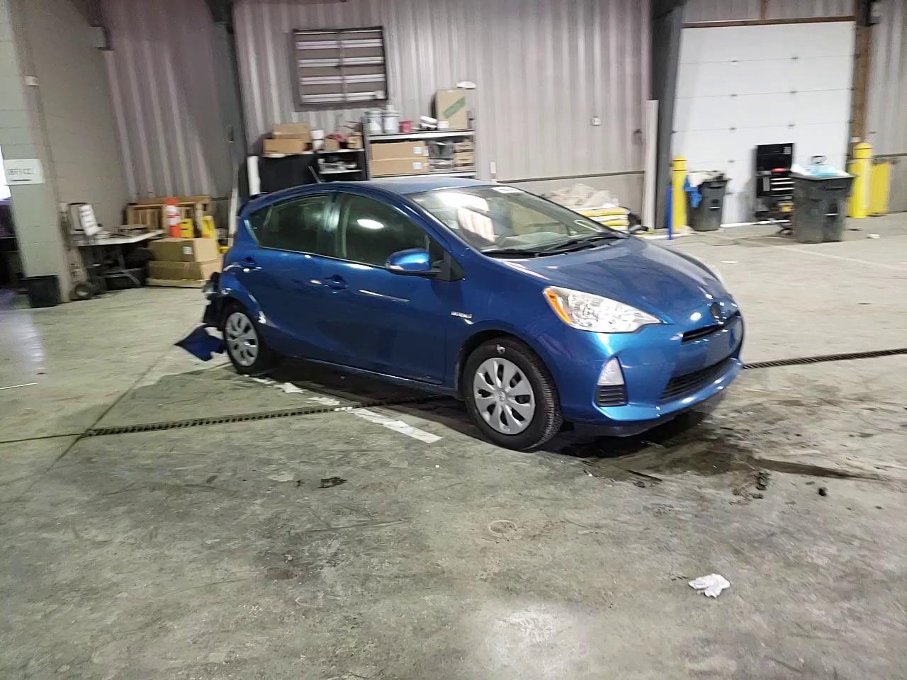 Photo 10 VIN: JTDKDTB3XC1515558 - TOYOTA PRIUS C 