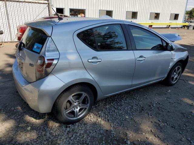 Photo 2 VIN: JTDKDTB3XC1526818 - TOYOTA PRIUS C 