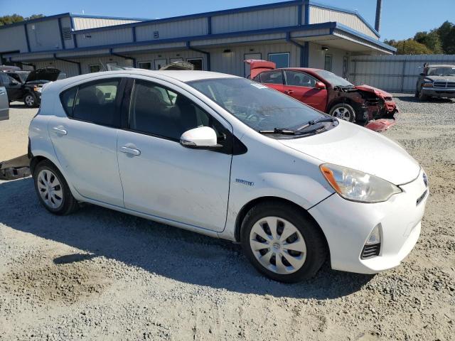 Photo 3 VIN: JTDKDTB3XD1057456 - TOYOTA PRIUS C 