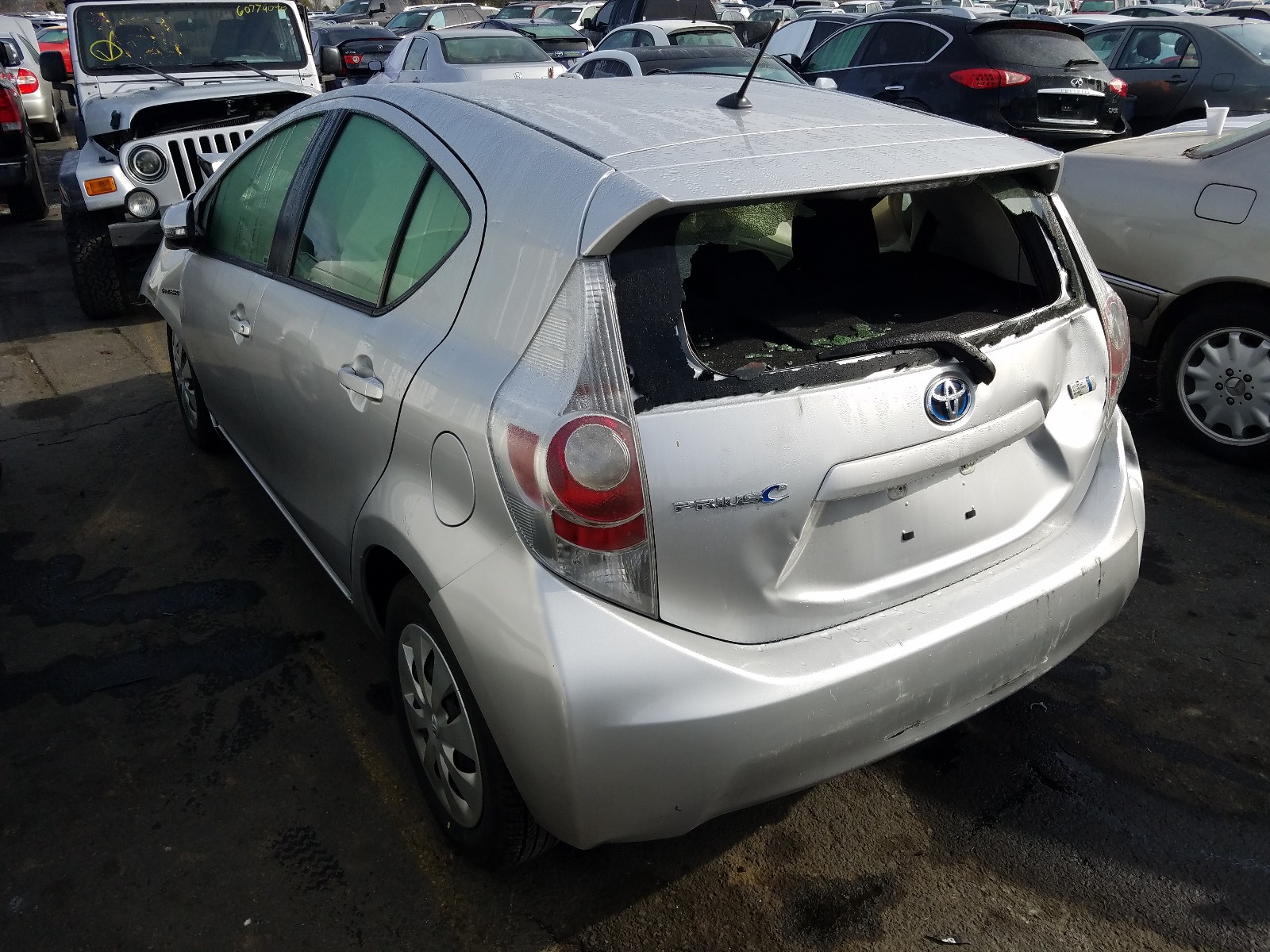 Photo 2 VIN: JTDKDTB3XD1530076 - TOYOTA PRIUS C 