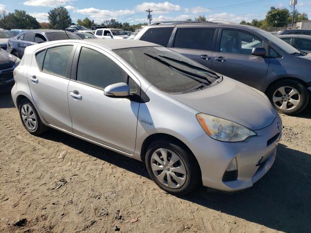 Photo 3 VIN: JTDKDTB3XE1075327 - TOYOTA PRIUS C 