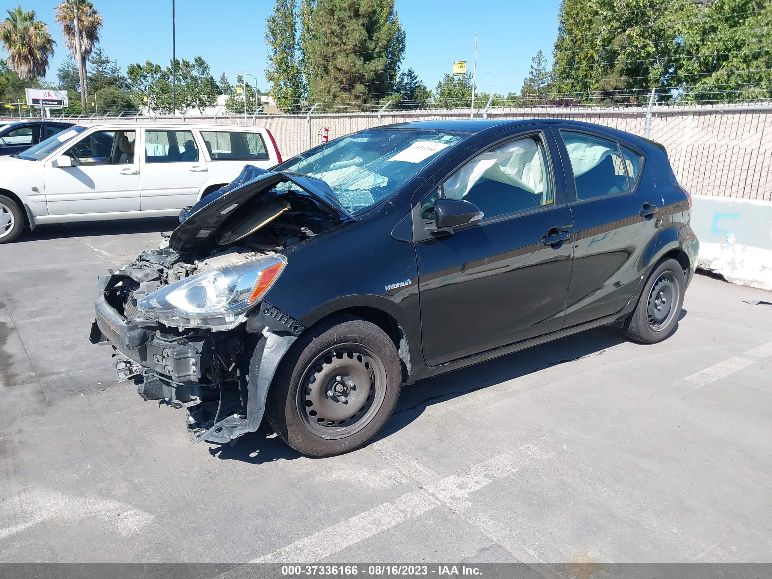 Photo 1 VIN: JTDKDTB3XF1111339 - TOYOTA PRIUS C 