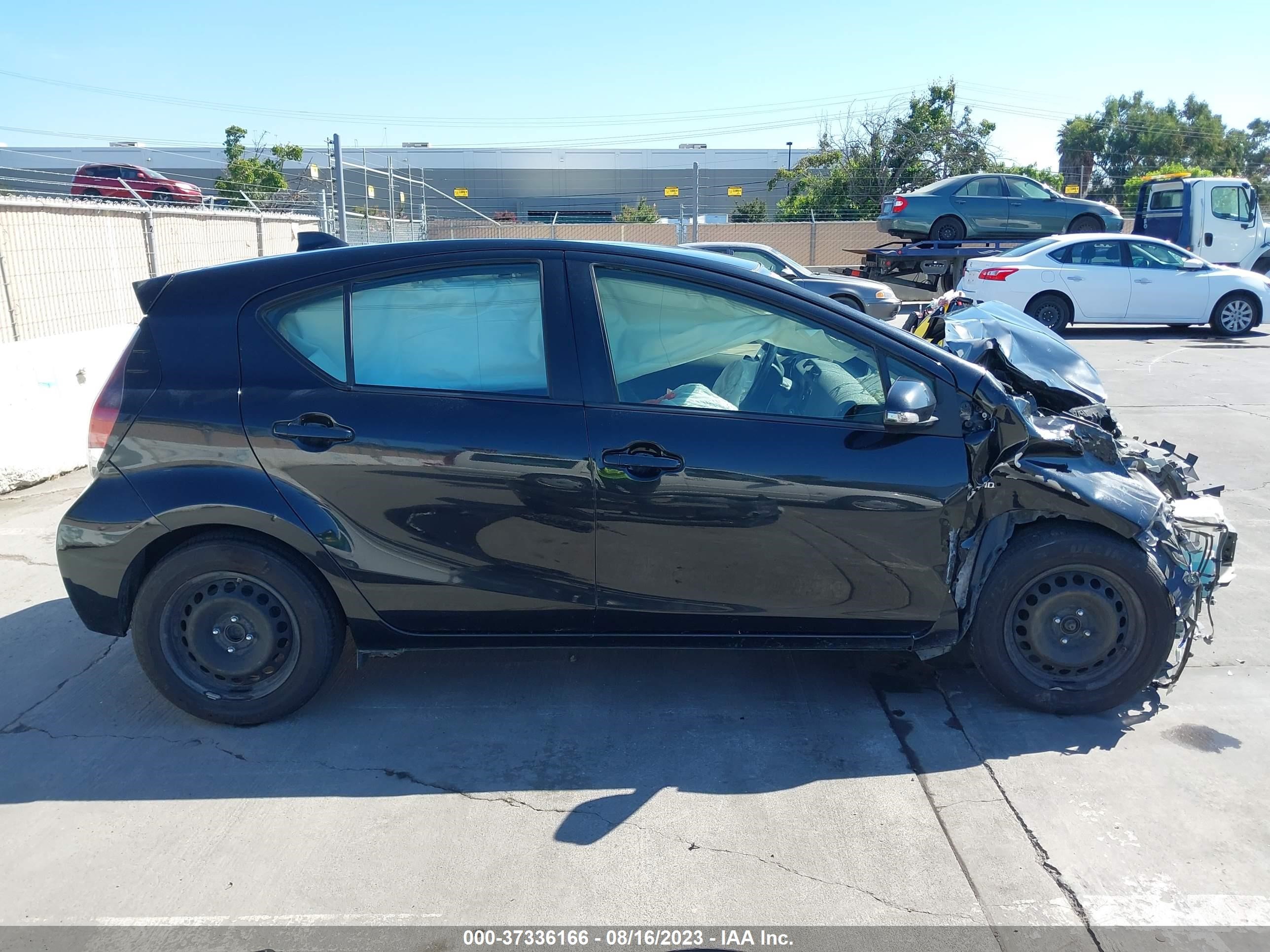 Photo 13 VIN: JTDKDTB3XF1111339 - TOYOTA PRIUS C 