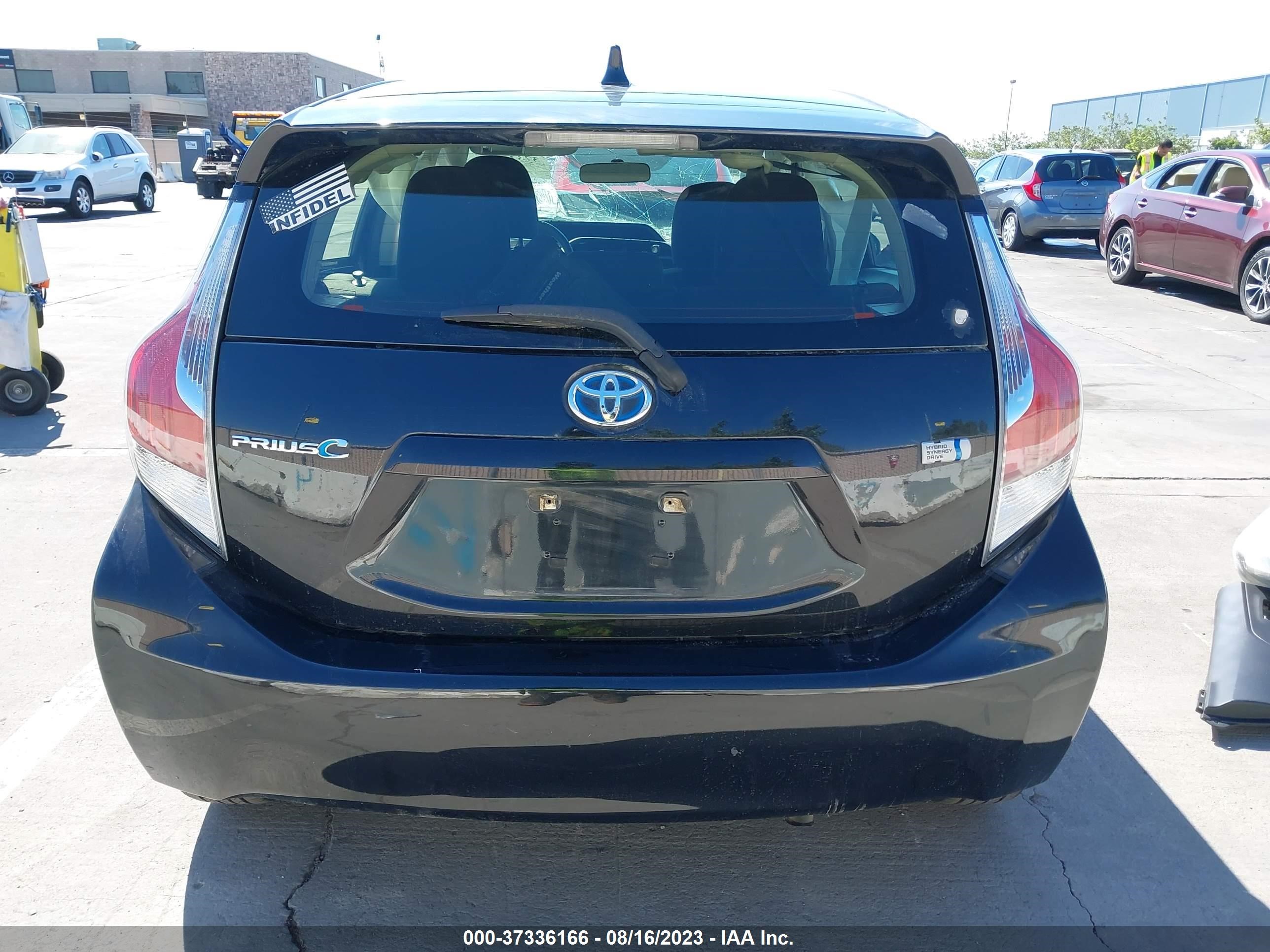 Photo 16 VIN: JTDKDTB3XF1111339 - TOYOTA PRIUS C 