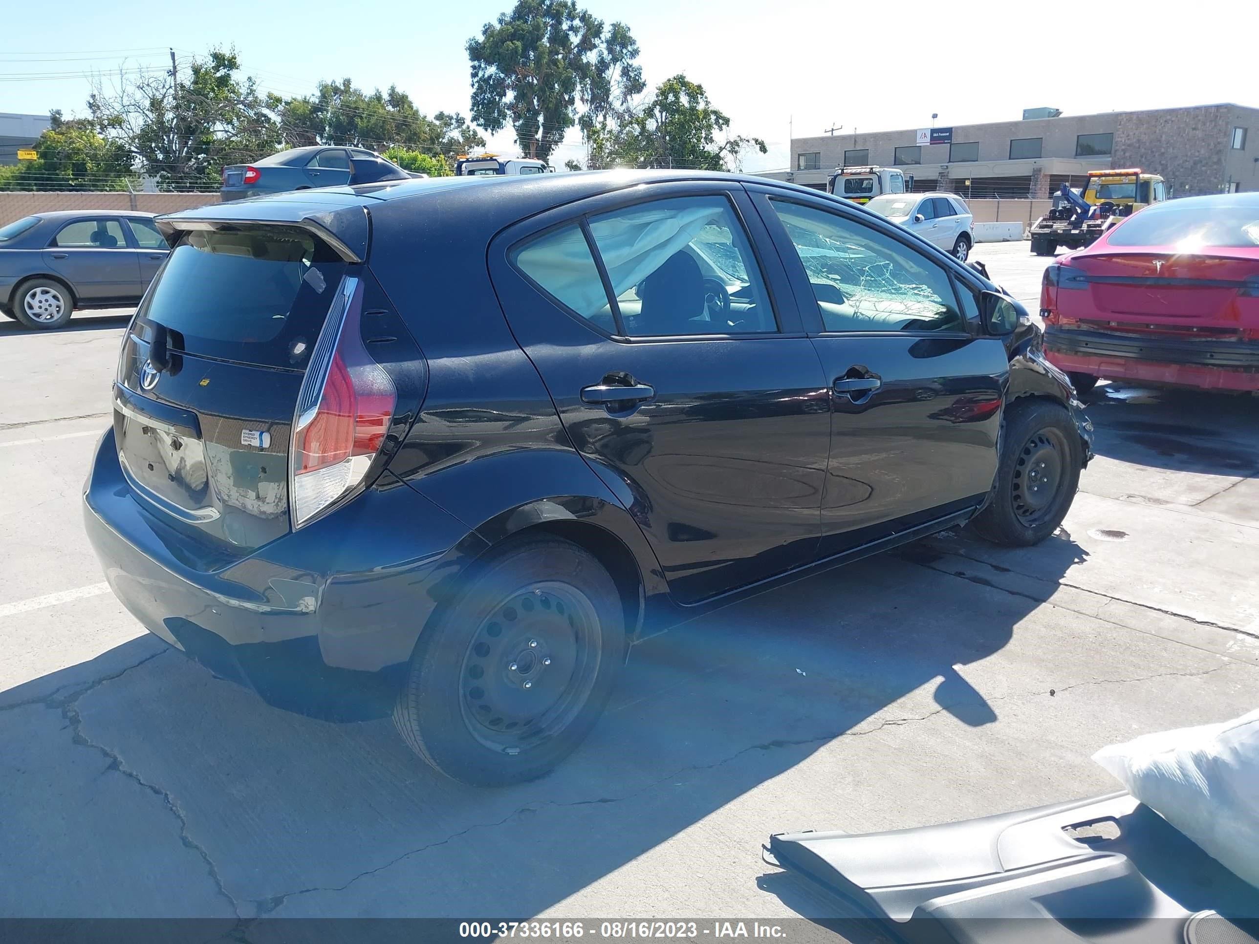 Photo 3 VIN: JTDKDTB3XF1111339 - TOYOTA PRIUS C 