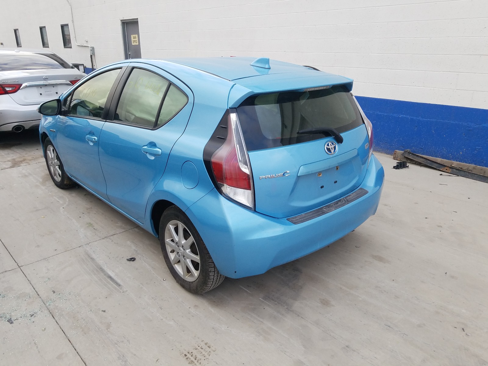 Photo 2 VIN: JTDKDTB3XF1113673 - TOYOTA PRIUS C 