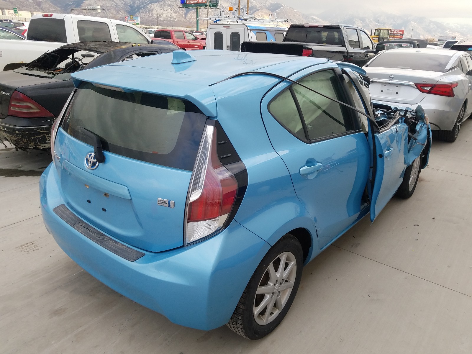 Photo 3 VIN: JTDKDTB3XF1113673 - TOYOTA PRIUS C 