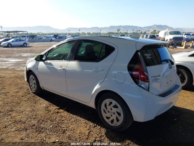 Photo 2 VIN: JTDKDTB3XG1130300 - TOYOTA PRIUS C 