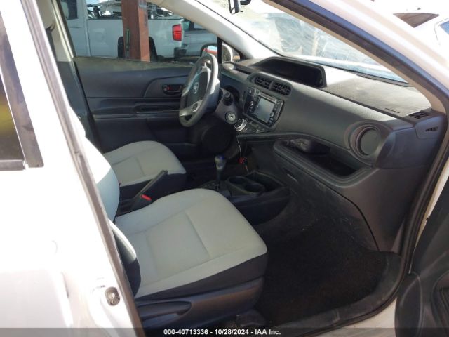 Photo 4 VIN: JTDKDTB3XG1130300 - TOYOTA PRIUS C 