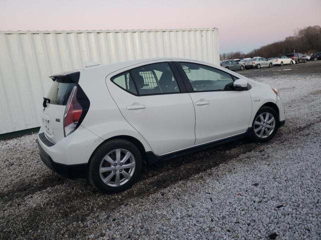 Photo 2 VIN: JTDKDTB3XH1590915 - TOYOTA PRIUS C 