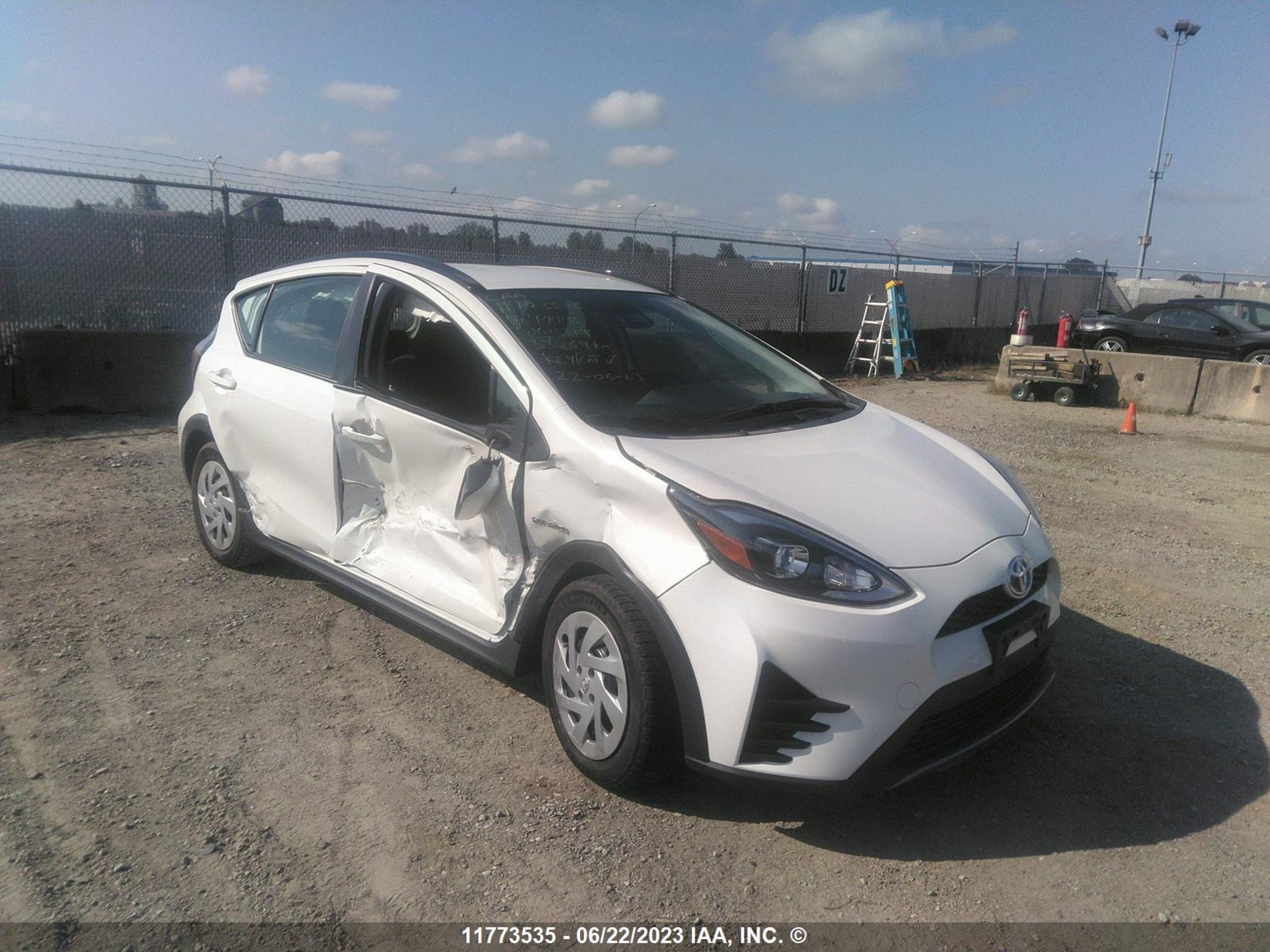 Photo 0 VIN: JTDKDTB3XJ1603314 - TOYOTA PRIUS C 