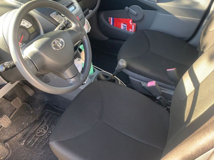 Photo 9 VIN: JTDKG12C10N279561 - TOYOTA AYGO 