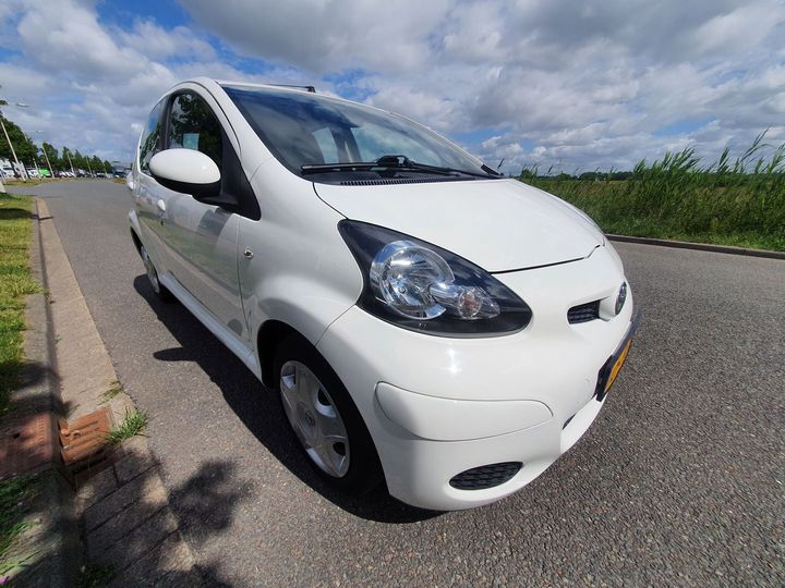 Photo 4 VIN: JTDKG18C40N430738 - TOYOTA AYGO 