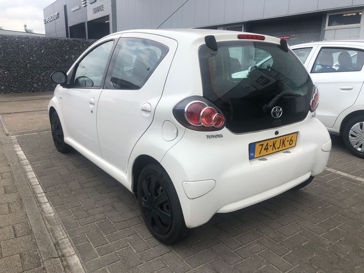 Photo 2 VIN: JTDKG18C50N423975 - TOYOTA AYGO 