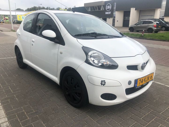 Photo 4 VIN: JTDKG18C50N423975 - TOYOTA AYGO 