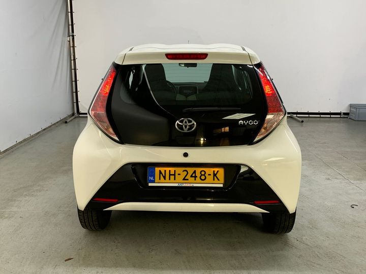 Photo 12 VIN: JTDKGNEC00N228572 - TOYOTA AYGO 