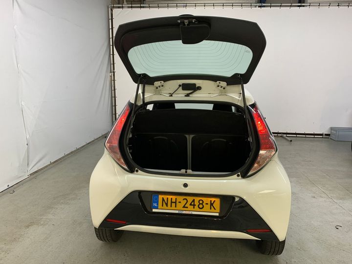 Photo 13 VIN: JTDKGNEC00N228572 - TOYOTA AYGO 