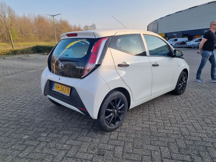 Photo 3 VIN: JTDKGNEC10N226412 - TOYOTA AYGO 