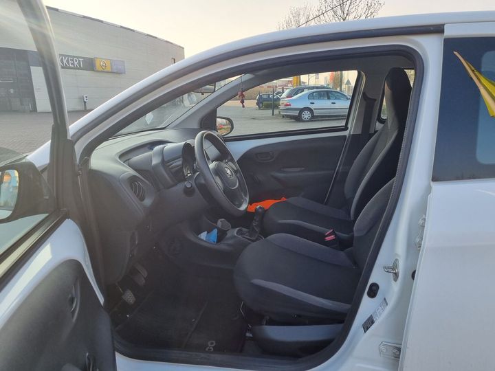 Photo 5 VIN: JTDKGNEC10N226412 - TOYOTA AYGO 