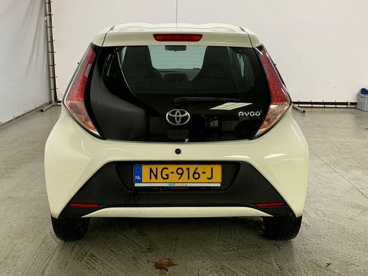 Photo 12 VIN: JTDKGNEC10N234316 - TOYOTA AYGO 