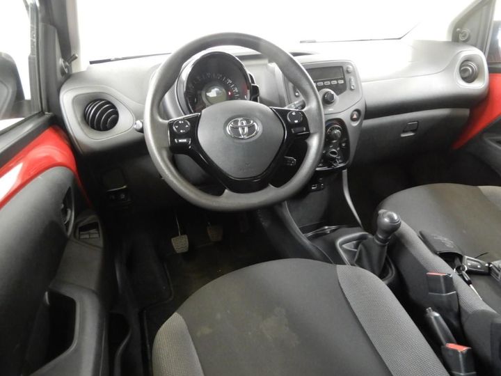 Photo 9 VIN: JTDKGNEC10N255800 - TOYOTA AYGO 