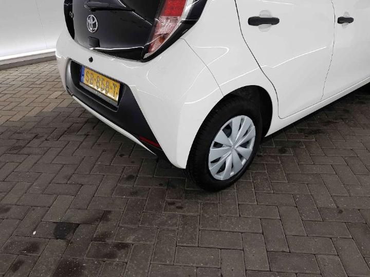 Photo 16 VIN: JTDKGNEC10N325229 - TOYOTA AYGO 