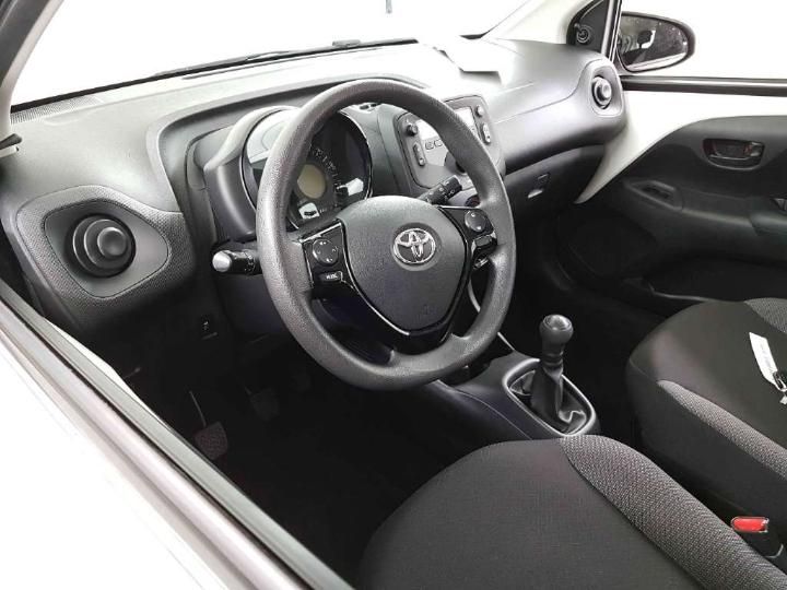 Photo 7 VIN: JTDKGNEC10N325229 - TOYOTA AYGO 