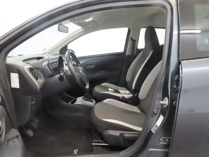 Photo 5 VIN: JTDKGNEC10N332763 - TOYOTA AYGO 