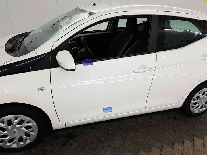 Photo 16 VIN: JTDKGNEC10N355329 - TOYOTA AYGO 