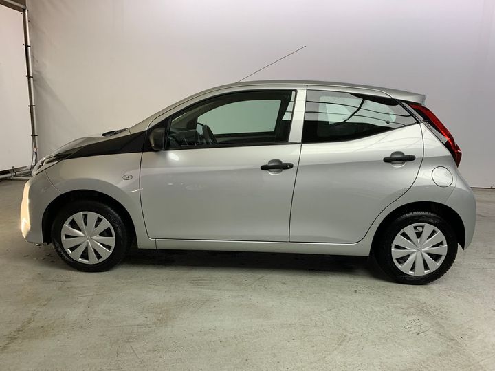 Photo 9 VIN: JTDKGNEC10N490942 - TOYOTA AYGO 