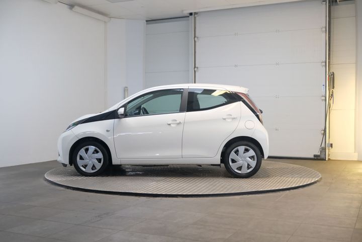 Photo 2 VIN: JTDKGNEC20N137819 - TOYOTA AYGO 