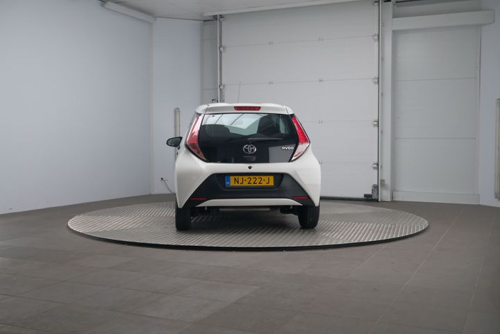 Photo 4 VIN: JTDKGNEC20N229562 - TOYOTA AYGO 