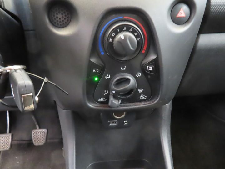 Photo 4 VIN: JTDKGNEC20N273707 - TOYOTA AYGO 